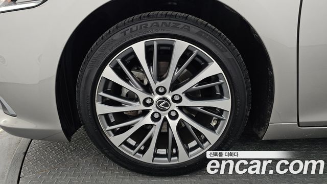 Lexus ES Luxury — пробег 59 915 км — фото 5 из 5