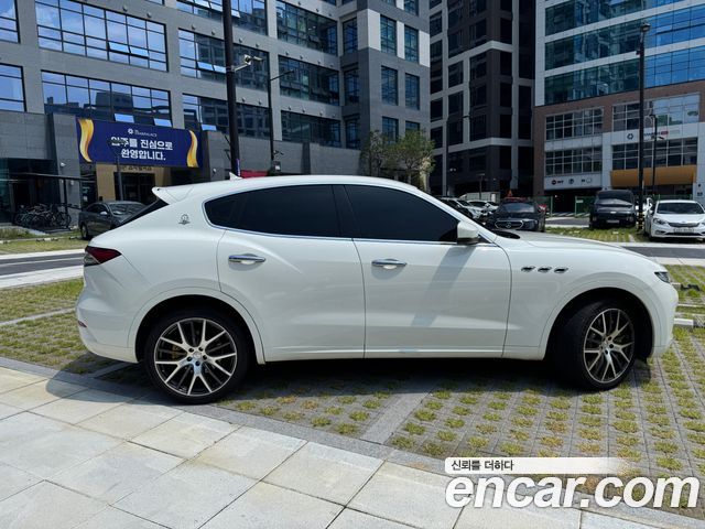 Maserati Levante из Кореи Encar