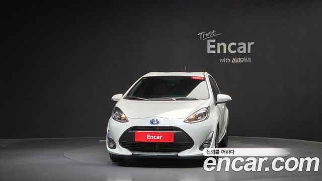 Toyota Prius 1.5 — пробег 65 561 км — фото 3 из 5
