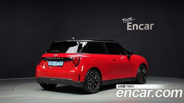 Mini Cooper SE Favoured — пробег 8 567 км — фото 2 из 5