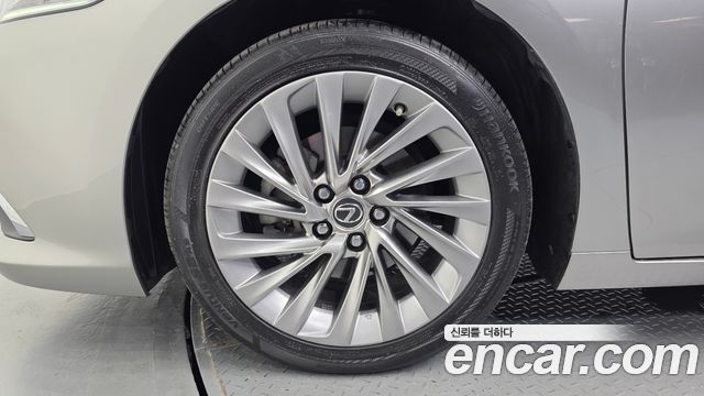 Lexus ES Luxury Plus — пробег 73 597 км — фото 5 из 5