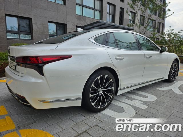 Lexus LS 3.5 Luxury — пробег 900 км — фото 5 из 5