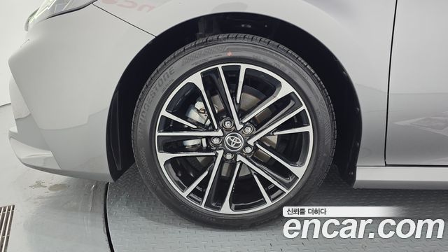 Toyota Camry 2.5 XLE Hybrid — пробег 23 803 км — фото 5 из 5