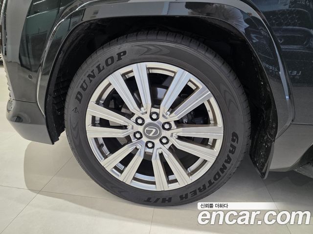 Lexus LX 700h VIP — пробег 2 664 км — фото 5 из 5