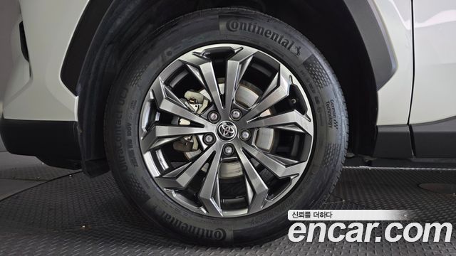 Toyota RAV4 2.5 2WD Hybrid — пробег 45 188 км — фото 5 из 5