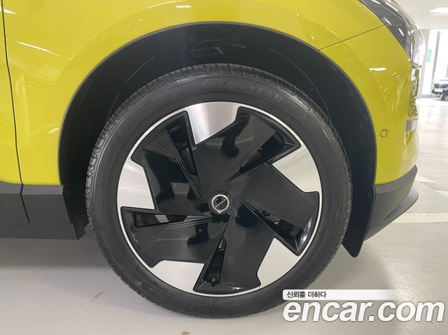 Volvo EX30 из Кореи Encar